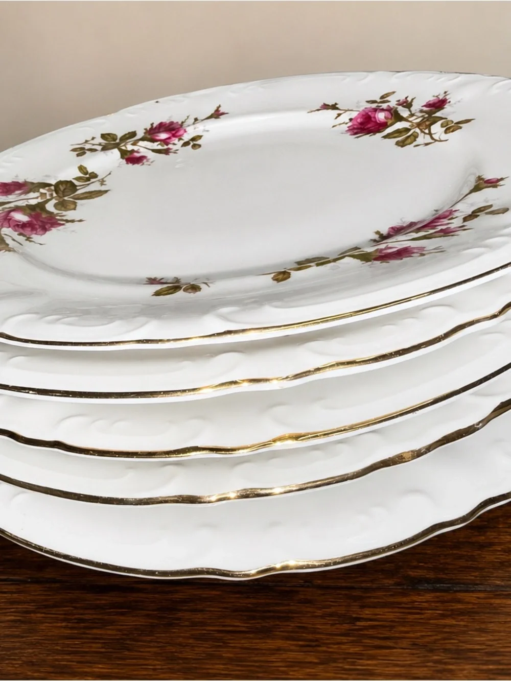 18 Pc Bond Ware Pompadour Rose Fine China Japan Dinnerware Set Gold Trim